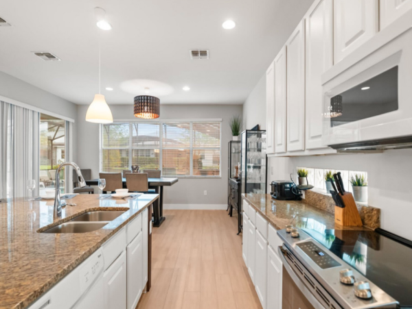 Luxury Vacation Home in Kissimmee 6-Bedroom Home with Private Pool & Great Amenities